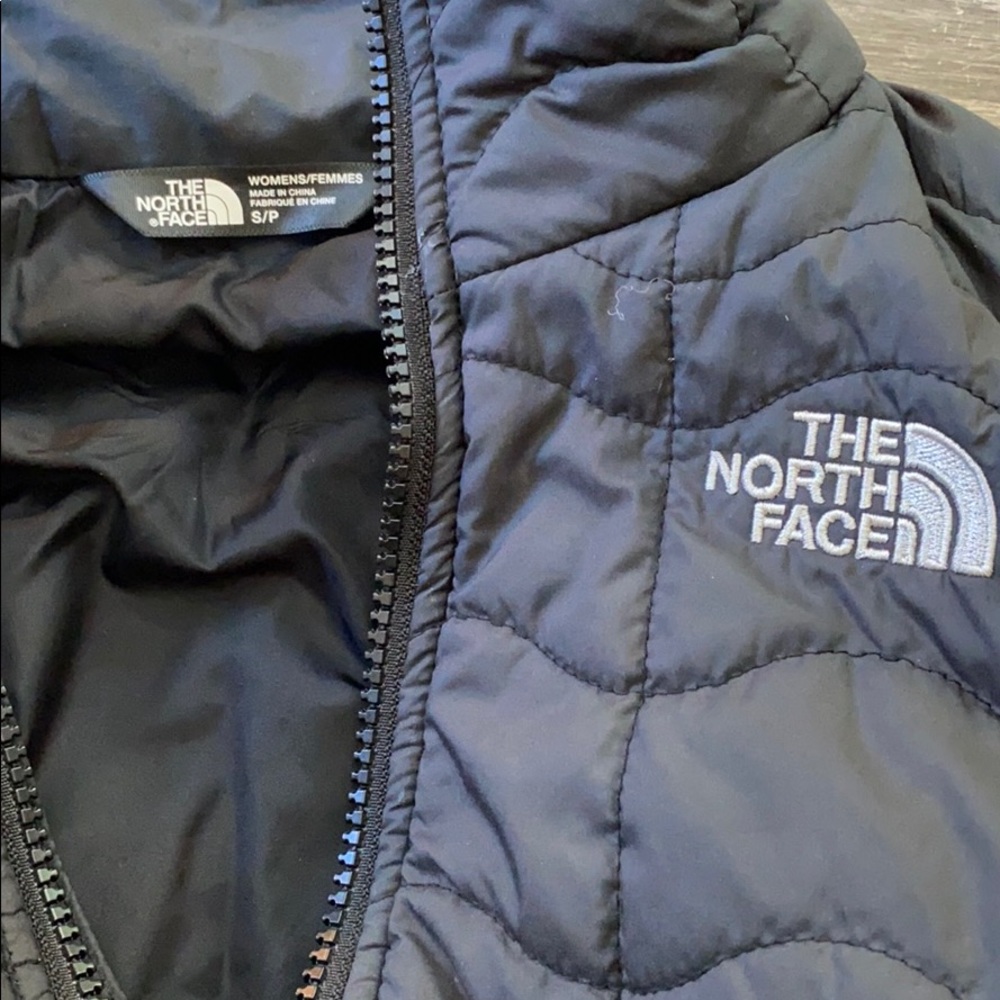 The North Face women’s insulated jacket/size small
